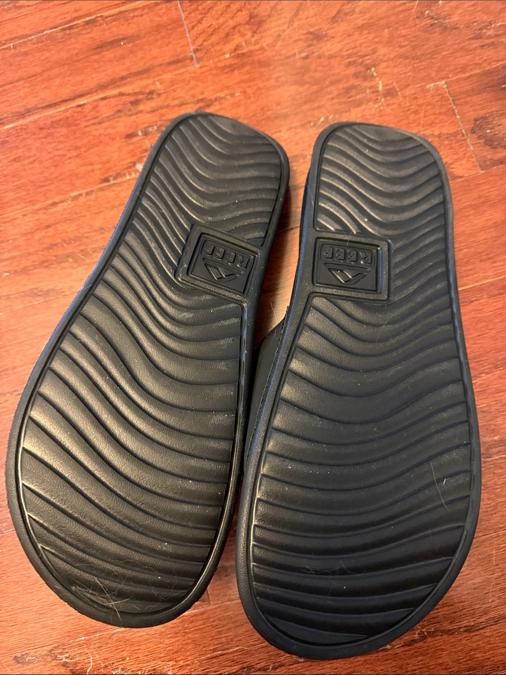 Reef Men's Black Slide Sandals - Classic Comfort - Picture 3 of 3